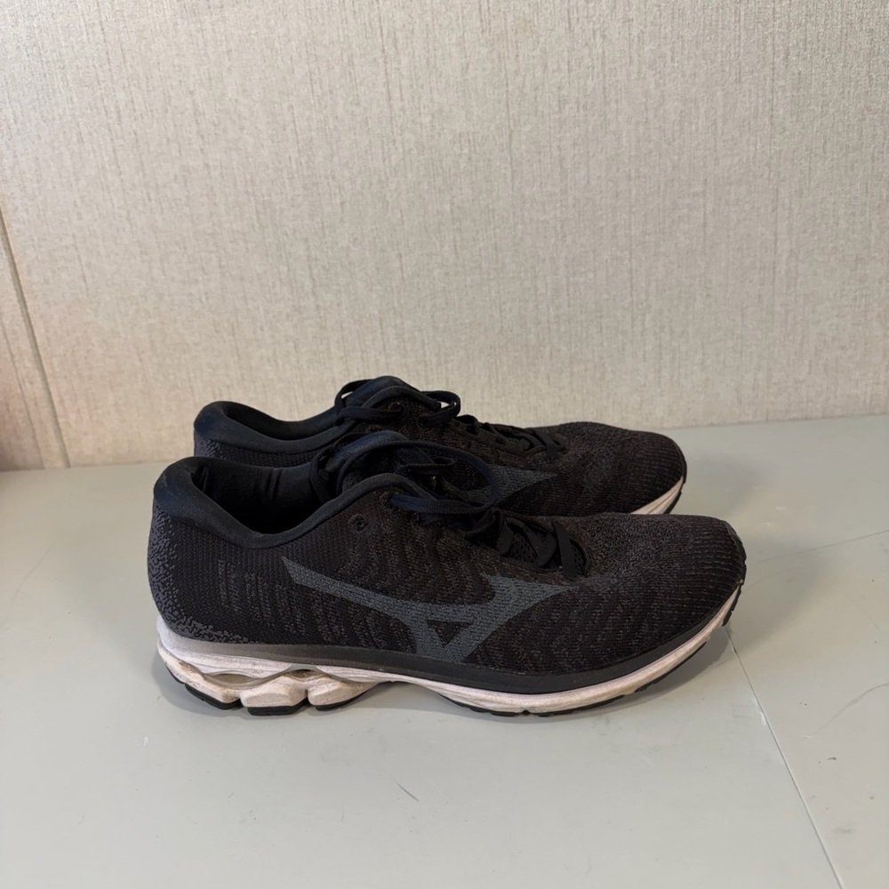 Mizuno‎ Women's Black Athletic Shoes
